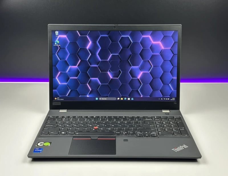 Lenovo ThinkPad T15 Gen 2 z i7-1165G7, 15.6" FHD i Intel Iris Xe. Laptop biznesowy z klawiaturą US, Wi-Fi 6 i solidną konstrukcją ThinkPad.