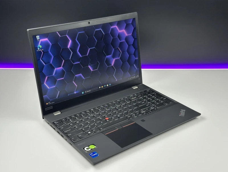 Lenovo ThinkPad T15 Gen 2 z i7-1165G7, 15.6" FHD i Intel Iris Xe. Laptop biznesowy z klawiaturą US, Wi-Fi 6 i solidną konstrukcją ThinkPad.