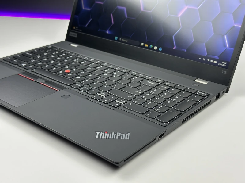 Lenovo ThinkPad T15 Gen 2 z i7-1165G7, 15.6" FHD i Intel Iris Xe. Laptop biznesowy z klawiaturą US, Wi-Fi 6 i solidną konstrukcją ThinkPad.