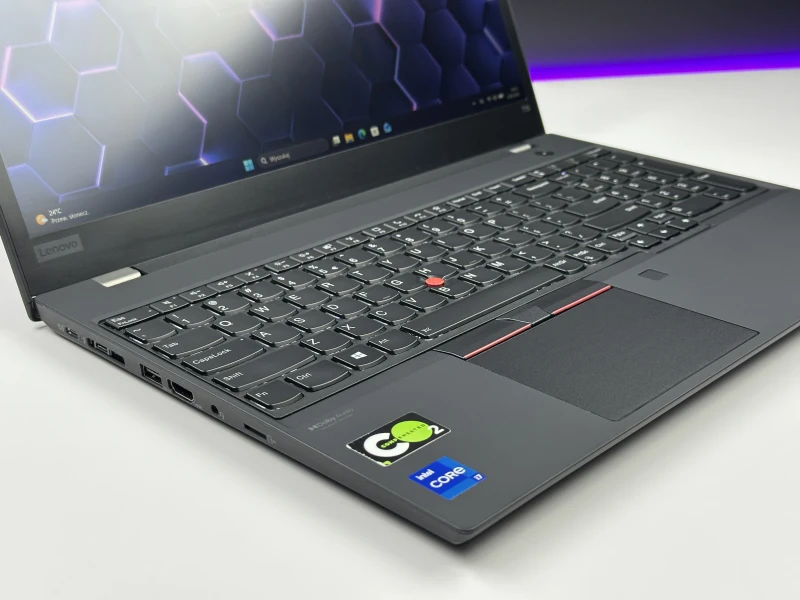Lenovo ThinkPad T15 Gen 2 z i7-1165G7, 15.6" FHD i Intel Iris Xe. Laptop biznesowy z klawiaturą US, Wi-Fi 6 i solidną konstrukcją ThinkPad.