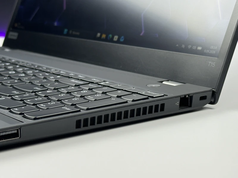 Lenovo ThinkPad T15 Gen 2 z i7-1165G7, 15.6" FHD i Intel Iris Xe. Laptop biznesowy z klawiaturą US, Wi-Fi 6 i solidną konstrukcją ThinkPad.