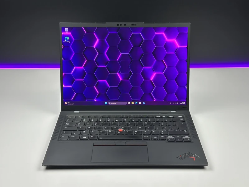 Lenovo ThinkPad X1 Carbon Gen 10 - i7-1265U, 2.8K OLED. Ultralekki laptop z obsługą Thunderbolt 4 i Wi-Fi 6E, stworzony do wymagającej pracy.