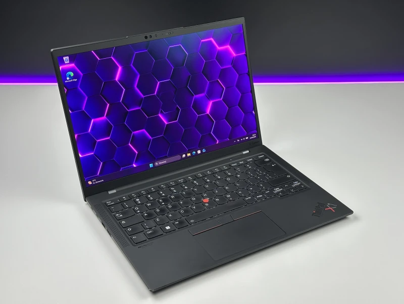 Lenovo ThinkPad X1 Carbon Gen 10 - i7-1265U, 2.8K OLED. Ultralekki laptop z obsługą Thunderbolt 4 i Wi-Fi 6E, stworzony do wymagającej pracy.