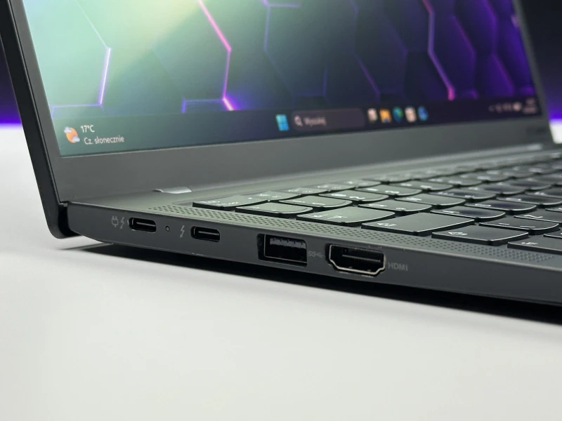 Lenovo ThinkPad X1 Carbon Gen 10 - i7-1265U, 2.8K OLED. Ultralekki laptop z obsługą Thunderbolt 4 i Wi-Fi 6E, stworzony do wymagającej pracy.