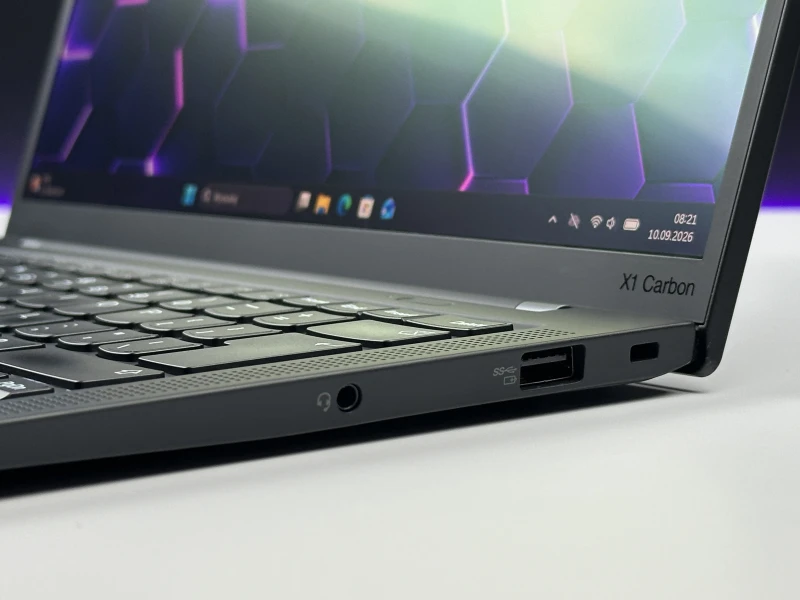 Lenovo ThinkPad X1 Carbon Gen 10 - i7-1265U, 2.8K OLED. Ultralekki laptop z obsługą Thunderbolt 4 i Wi-Fi 6E, stworzony do wymagającej pracy.