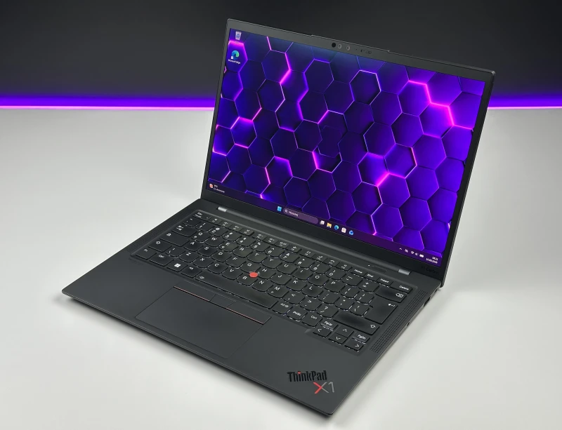 Lenovo ThinkPad X1 Carbon Gen 10 - i7-1265U, 2.8K OLED. Ultralekki laptop z obsługą Thunderbolt 4 i Wi-Fi 6E, stworzony do wymagającej pracy.