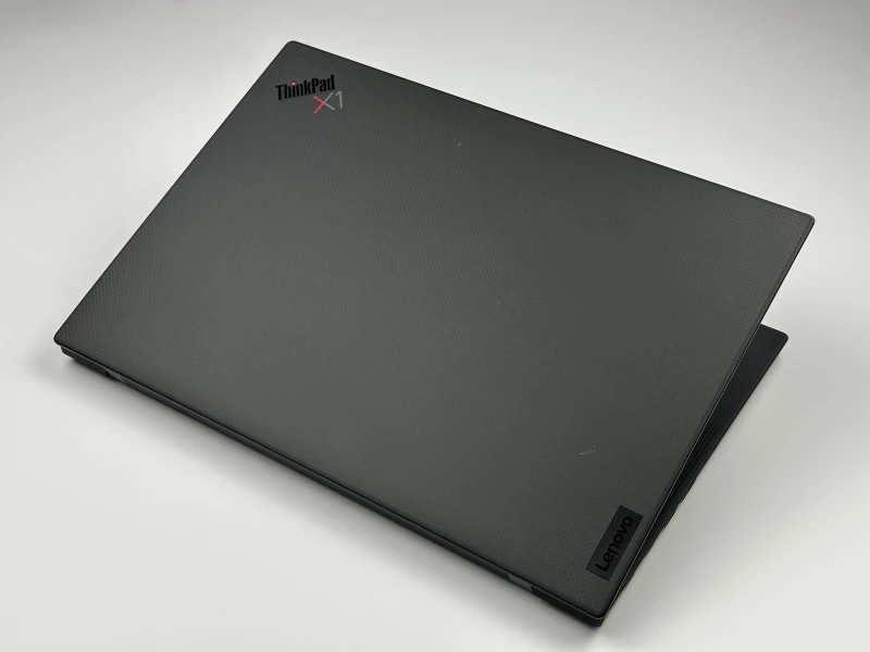 Lenovo ThinkPad X1 Carbon Gen 10 - i7-1265U, 2.8K OLED. Ultralekki laptop z obsługą Thunderbolt 4 i Wi-Fi 6E, stworzony do wymagającej pracy.