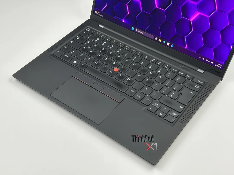 Lenovo ThinkPad X1 Carbon Gen 10 - i7-1265U, 2.8K OLED. Ultralekki laptop z obsługą Thunderbolt 4 i Wi-Fi 6E, stworzony do wymagającej pracy.