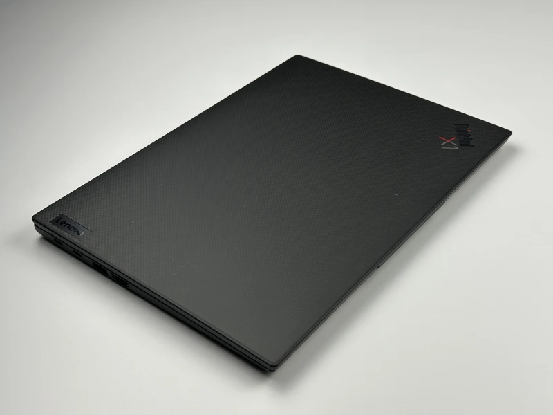 Lenovo ThinkPad X1 Carbon Gen 10 - i7-1265U, 2.8K OLED. Ultralekki laptop z obsługą Thunderbolt 4 i Wi-Fi 6E, stworzony do wymagającej pracy.