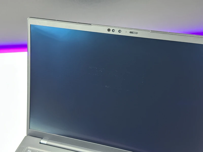 Lenovo ThinkPad X1 Carbon Gen 10 - i7-1265U, 2.8K OLED. Ultralekki laptop z obsługą Thunderbolt 4 i Wi-Fi 6E, stworzony do wymagającej pracy.