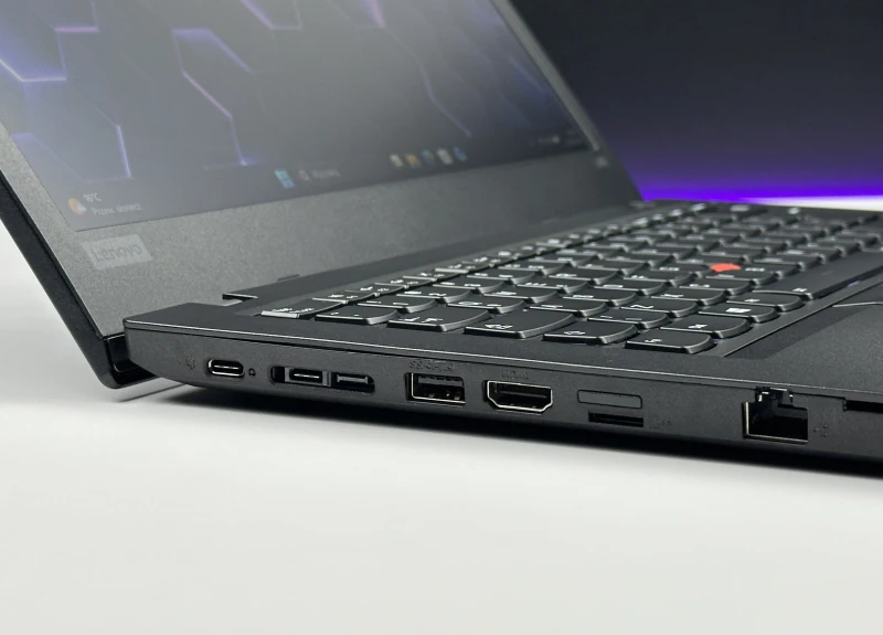 Lenovo ThinkPad L490 z procesorem i5-8265U, ekranem 14" FHD i czytnikiem linii papilarnych. Biznesowy laptop z dwoma slotami RAM DDR4.