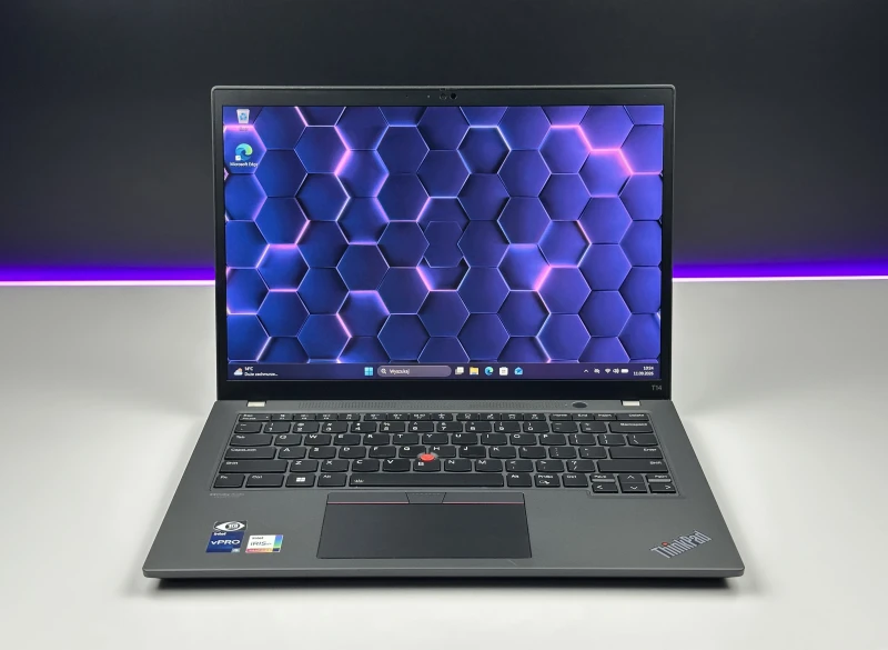 Lenovo ThinkPad T14 Gen 3 z i5-1245U, matrycą FHD+ – nowoczesny laptop biznesowy łączący wydajność, komfort pracy i solidne wykonanie.