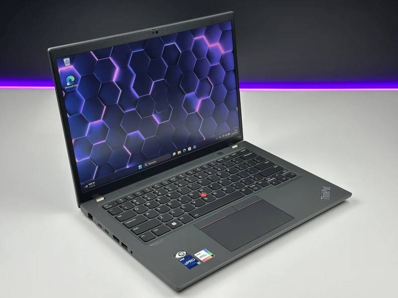 Lenovo ThinkPad T14 Gen 3 z i5-1245U, matrycą FHD+ – nowoczesny laptop biznesowy łączący wydajność, komfort pracy i solidne wykonanie.