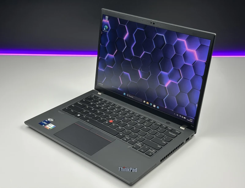 Lenovo ThinkPad T14 Gen 3 z i5-1245U, matrycą FHD+ – nowoczesny laptop biznesowy łączący wydajność, komfort pracy i solidne wykonanie.