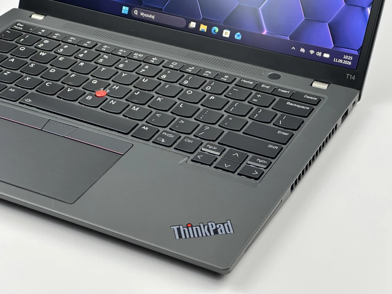 Lenovo ThinkPad T14 Gen 3 z i5-1245U, matrycą FHD+ – nowoczesny laptop biznesowy łączący wydajność, komfort pracy i solidne wykonanie.