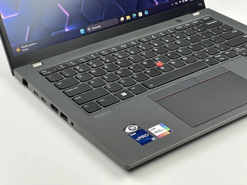 Lenovo ThinkPad T14 Gen 3 z i5-1245U, matrycą FHD+ – nowoczesny laptop biznesowy łączący wydajność, komfort pracy i solidne wykonanie.
