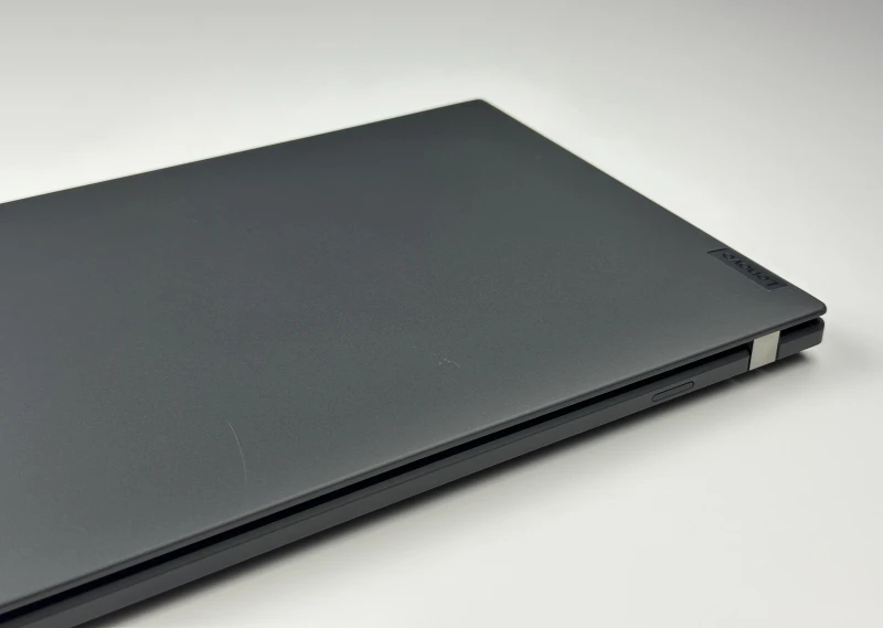 Lenovo ThinkPad T14 Gen 3 z i5-1245U, matrycą FHD+ – nowoczesny laptop biznesowy łączący wydajność, komfort pracy i solidne wykonanie.