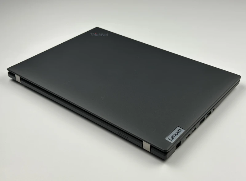 Lenovo ThinkPad T14 Gen 3 z i5-1245U, matrycą FHD+ – nowoczesny laptop biznesowy łączący wydajność, komfort pracy i solidne wykonanie.