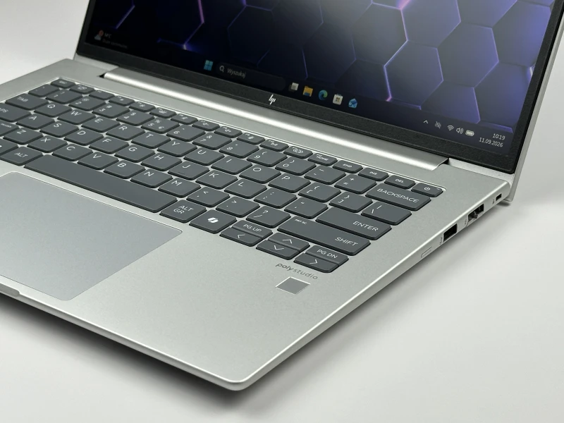HP Elite mt645 G8 Ryzen 5 7535U, 14" FHD+ – wydajny laptop biznesowy do pracy mobilnej i biurowej z klawiaturą US.