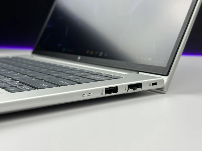 HP Elite mt645 G8 Ryzen 5 7535U, 14" FHD+ – wydajny laptop biznesowy do pracy mobilnej i biurowej z klawiaturą US.