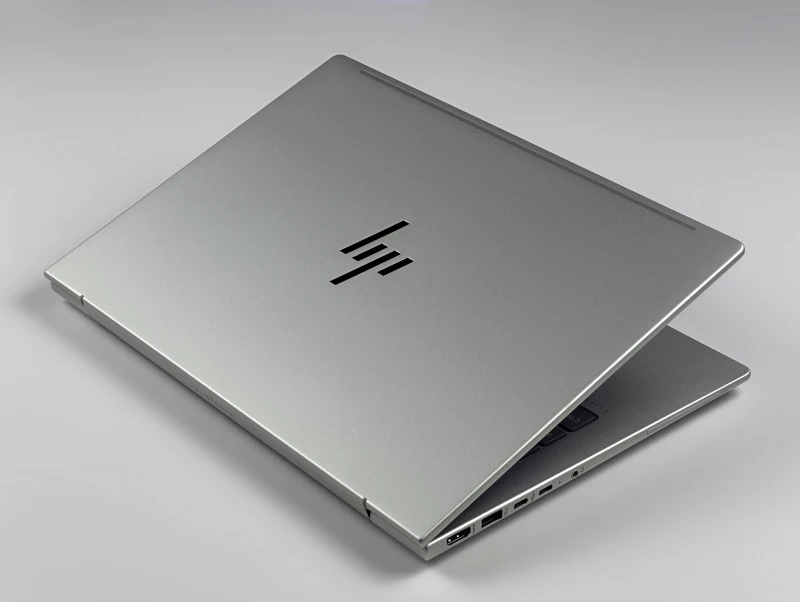 HP Elite mt645 G8 Ryzen 5 7535U, 14" FHD+ – wydajny laptop biznesowy do pracy mobilnej i biurowej z klawiaturą US.