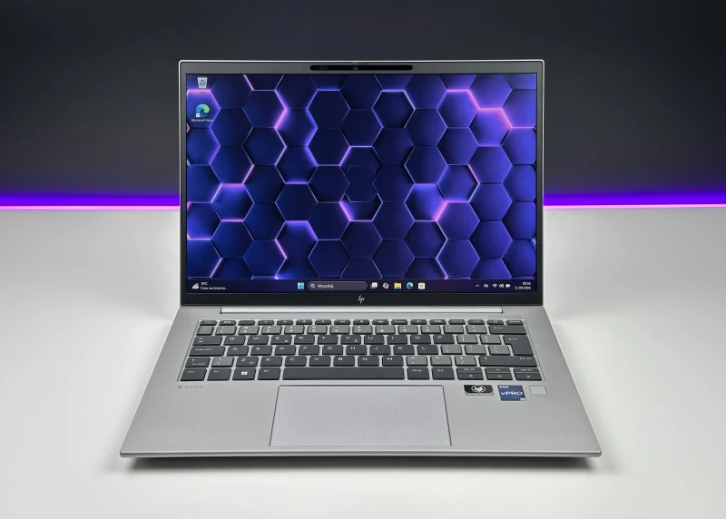 HP ZBook Firefly 14 G9 z i7-1265U, ekranem 14" FHD+, grafiką T550 (4GB). Lekka mobilna stacja robocza do projektowania, pracy biurowej i mobilnej.