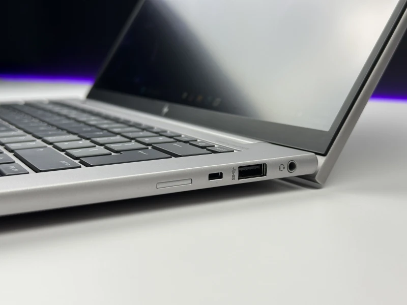 HP ZBook Firefly 14 G9 z i7-1265U, ekranem 14" FHD+, grafiką T550 (4GB). Lekka mobilna stacja robocza do projektowania, pracy biurowej i mobilnej.