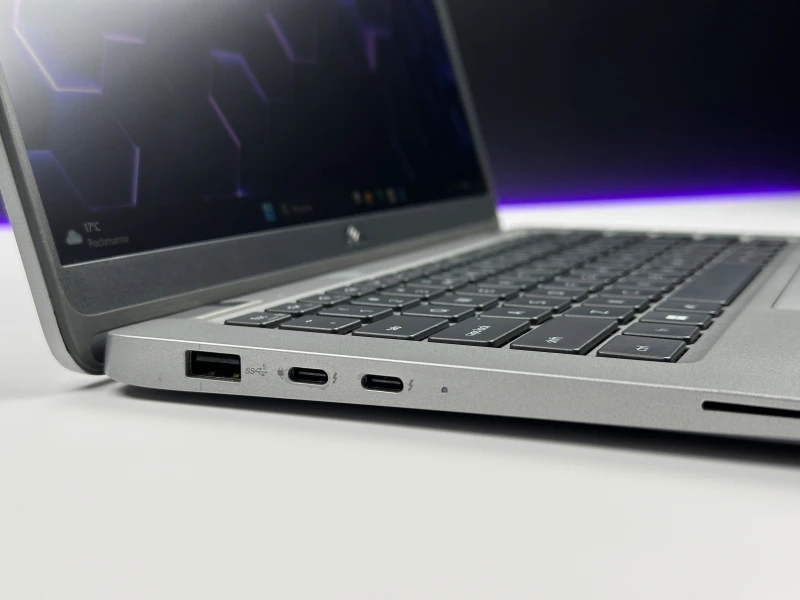 Dell Latitude 5340 z procesorem i5-1335U, 8GB pamięci lutowanej, ekranem 13.3" FHD i LTE. Laptop biznesowy z klawiaturą US i Intel Iris Xe.