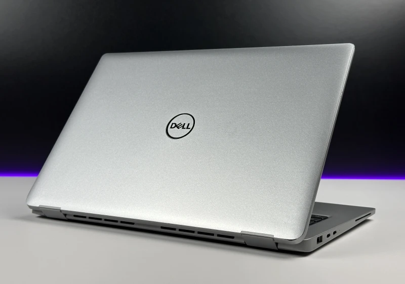 Dell Latitude 5340 z procesorem i5-1335U, 8GB pamięci lutowanej, ekranem 13.3" FHD i LTE. Laptop biznesowy z klawiaturą US i Intel Iris Xe.