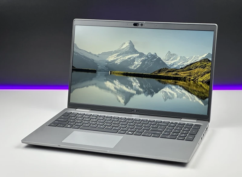 Dell Latitude 5550 z procesorem i5-1345U, 8GB RAM, dotykowym ekranem 15.6" FHD i modemem LTE. Laptop biznesowy z klawiaturą US i Intel Iris Xe.