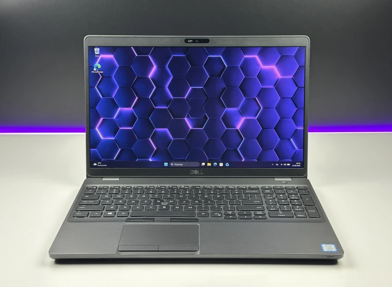 DELL Latitude 5500 i7-8665U, FHD – solidny laptop biznesowy z klawiaturą US, idealny do pracy biurowej i zdalnej. Wydajność i niezawodność.