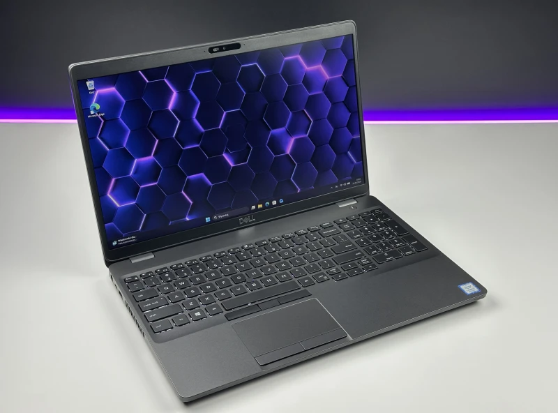 DELL Latitude 5500 i7-8665U, FHD – solidny laptop biznesowy z klawiaturą US, idealny do pracy biurowej i zdalnej. Wydajność i niezawodność.