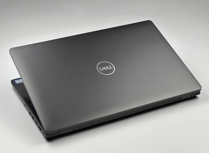 DELL Latitude 5500 i7-8665U, FHD – solidny laptop biznesowy z klawiaturą US, idealny do pracy biurowej i zdalnej. Wydajność i niezawodność.