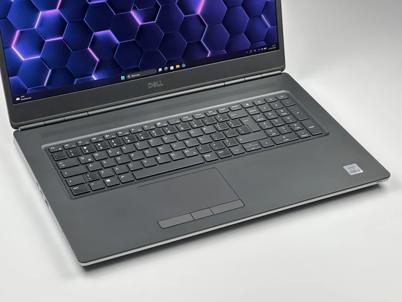Dell Precision 7750 z i7-10850H i RTX4000 – profesjonalna stacja robocza stworzona do grafiki 3D, CAD i wymagających projektów inżynieryjnych.