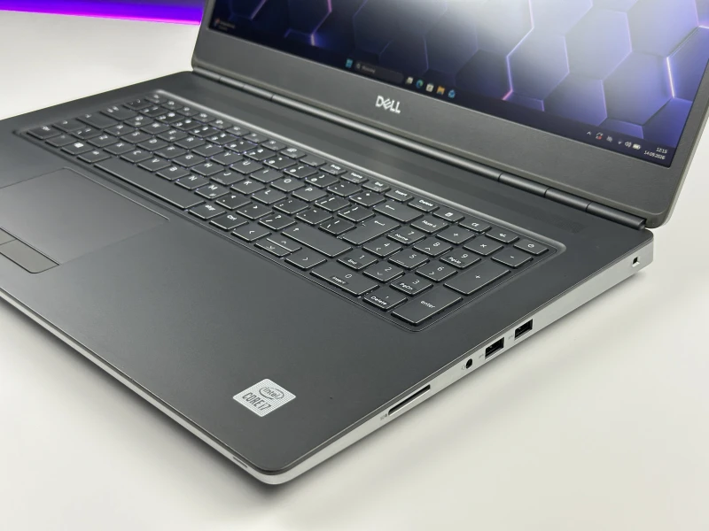 Dell Precision 7750 z i7-10850H i RTX4000 – profesjonalna stacja robocza stworzona do grafiki 3D, CAD i wymagających projektów inżynieryjnych.