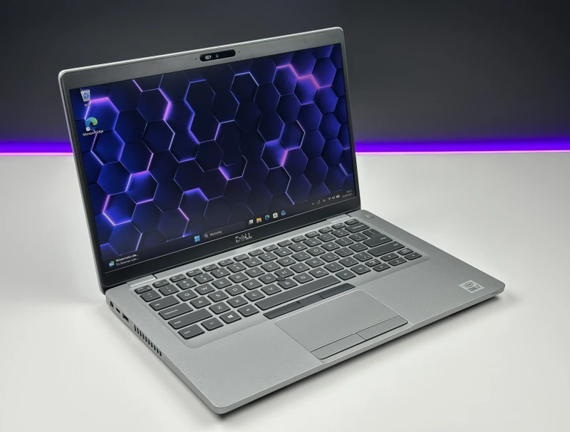 Biznesowy Dell Latitude 5410 z procesorem i7-10810U, ekranem 14" FHD i Intel UHD Graphics. Laptop biznesowy z klawiaturą US i złączem USB-C.