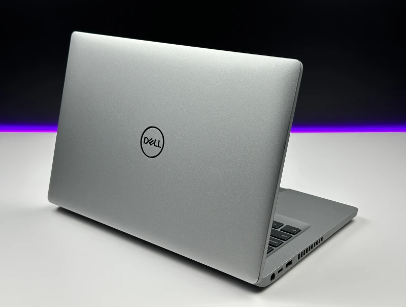 Biznesowy Dell Latitude 5410 z procesorem i7-10810U, ekranem 14" FHD i Intel UHD Graphics. Laptop biznesowy z klawiaturą US i złączem USB-C.