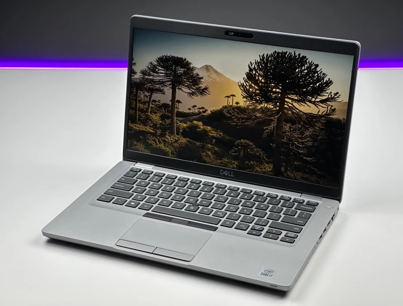 Biznesowy Dell Latitude 5410 z procesorem i7-10810U, ekranem 14" FHD i Intel UHD Graphics. Laptop biznesowy z klawiaturą US i złączem USB-C.