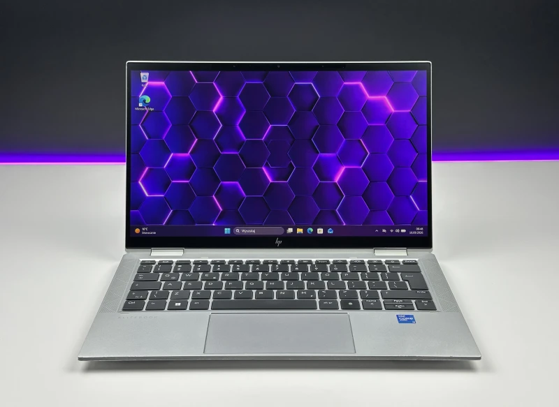 HP EliteBook x360 1030 G8 z i5-1145G7, 16GB RAM, dotykowym ekranem FHD i modemem LTE – mobilność, styl i pełna funkcjonalność.
