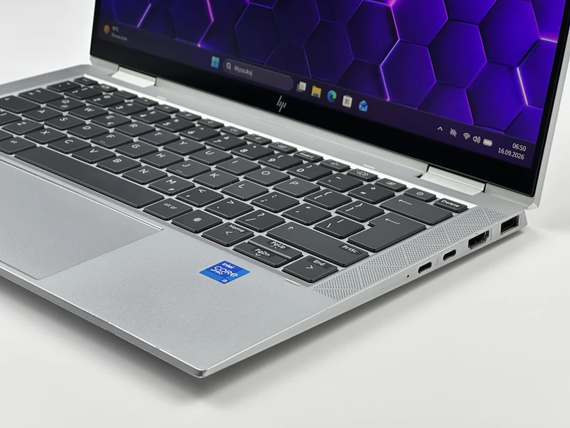 HP EliteBook x360 1030 G8 z i5-1145G7, 16GB RAM, dotykowym ekranem FHD i modemem LTE – mobilność, styl i pełna funkcjonalność.
