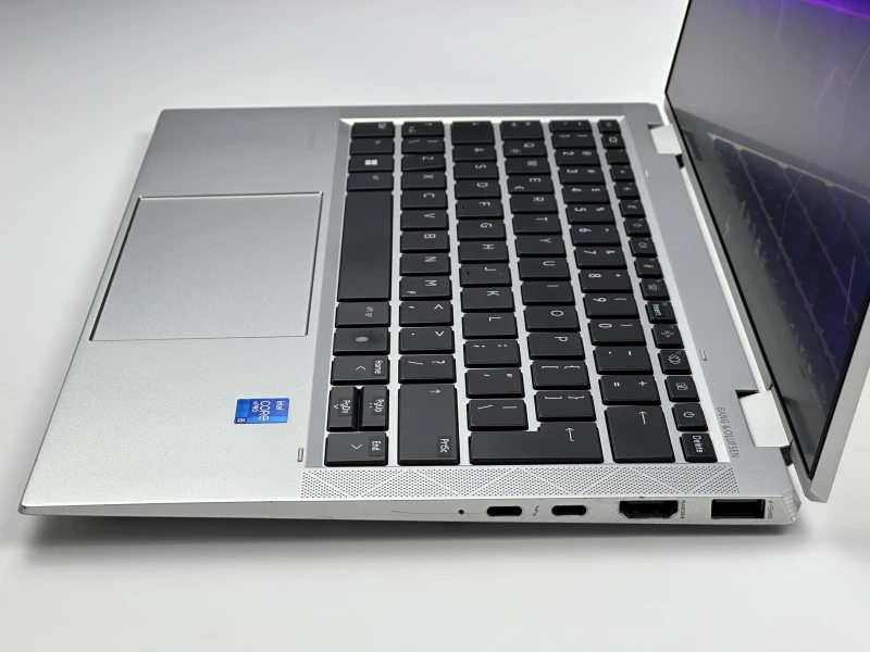 HP EliteBook x360 1030 G8 z i5-1145G7, 16GB RAM, dotykowym ekranem FHD i modemem LTE – mobilność, styl i pełna funkcjonalność.