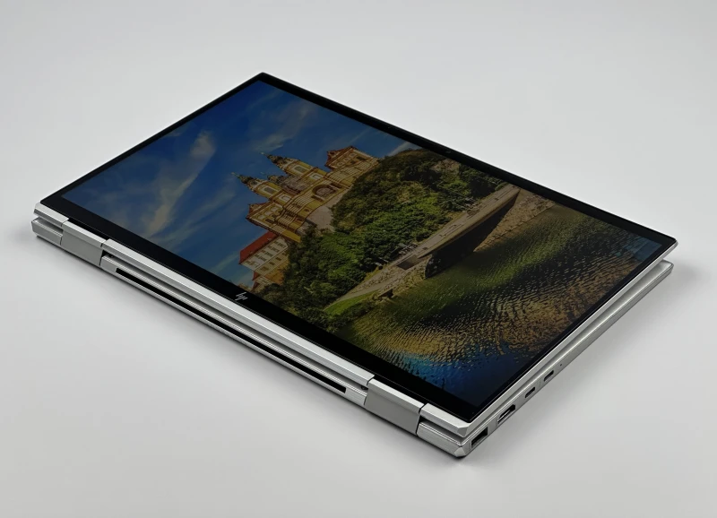 HP EliteBook x360 1030 G8 z i5-1145G7, 16GB RAM, dotykowym ekranem FHD i modemem LTE – mobilność, styl i pełna funkcjonalność.