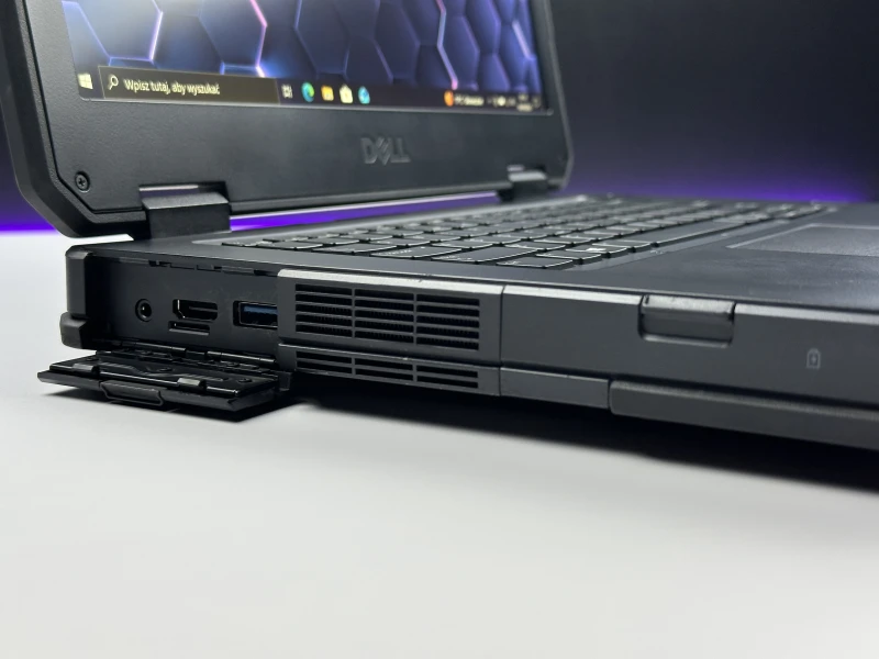 Dell Latitude 5414 Rugged z procesorem i5-6300U, ekranem 14" i Intel HD Graphics 520. Wzmocniony laptop terenowy z Windows 10 Pro.