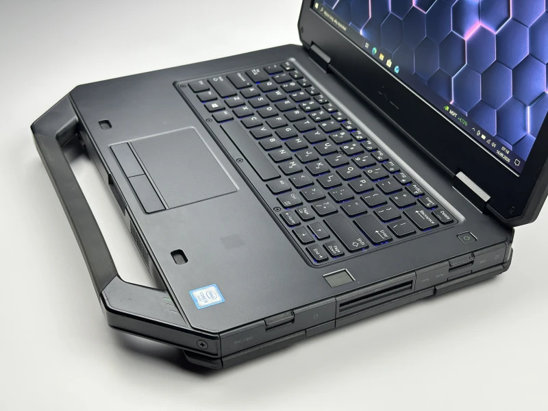 Dell Latitude 5414 Rugged z procesorem i5-6300U, ekranem 14" i Intel HD Graphics 520. Wzmocniony laptop terenowy z Windows 10 Pro.