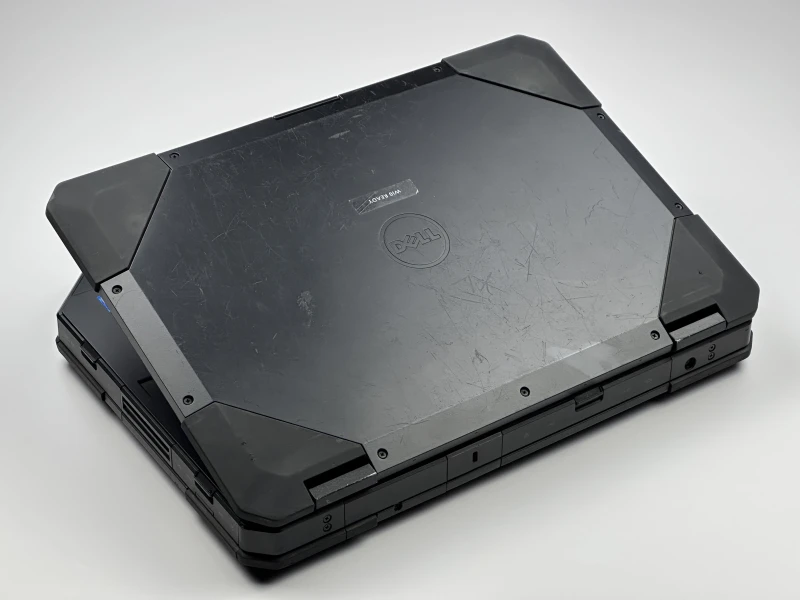 Dell Latitude 5414 Rugged z procesorem i5-6300U, ekranem 14" i Intel HD Graphics 520. Wzmocniony laptop terenowy z Windows 10 Pro.