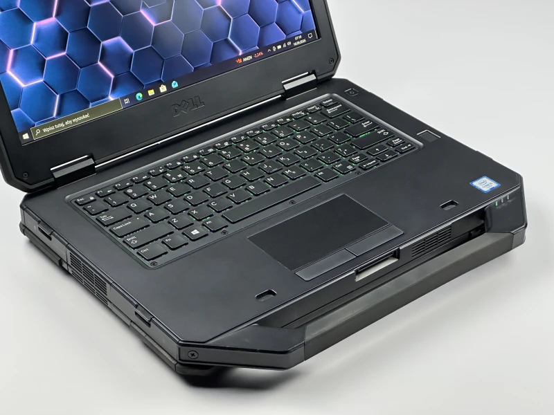 Dell Latitude 5414 Rugged z procesorem i5-6300U, ekranem 14" i Intel HD Graphics 520. Wzmocniony laptop terenowy z Windows 10 Pro.