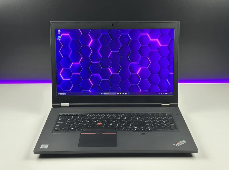 Lenovo ThinkPad P17 Gen 1 - procesor i7-10850H, ekran 17.3", Quadro RTX 3000. Stacja robocza z klawiaturą US, 4 slotami RAM i obsługą dysków M.2.