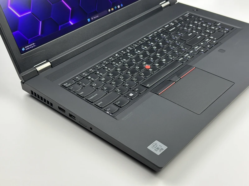 Lenovo ThinkPad P17 Gen 1 - procesor i7-10850H, ekran 17.3", Quadro RTX 3000. Stacja robocza z klawiaturą US, 4 slotami RAM i obsługą dysków M.2.