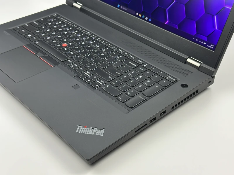 Lenovo ThinkPad P17 Gen 1 - procesor i7-10850H, ekran 17.3", Quadro RTX 3000. Stacja robocza z klawiaturą US, 4 slotami RAM i obsługą dysków M.2.