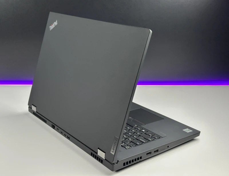 Lenovo ThinkPad P17 Gen 1 - procesor i7-10850H, ekran 17.3", Quadro RTX 3000. Stacja robocza z klawiaturą US, 4 slotami RAM i obsługą dysków M.2.